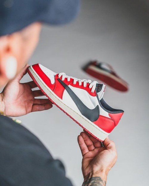 Travis Scott X Air Jordan Retro 1 Low "Chicago"* (Master Quality) Shoes Wala