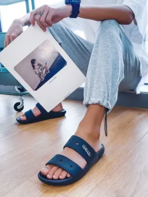 crocs2.webp