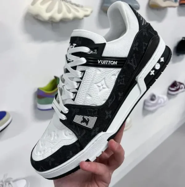 Louis Vuitton Trainer Black White(Master Quality) Shoes Wala